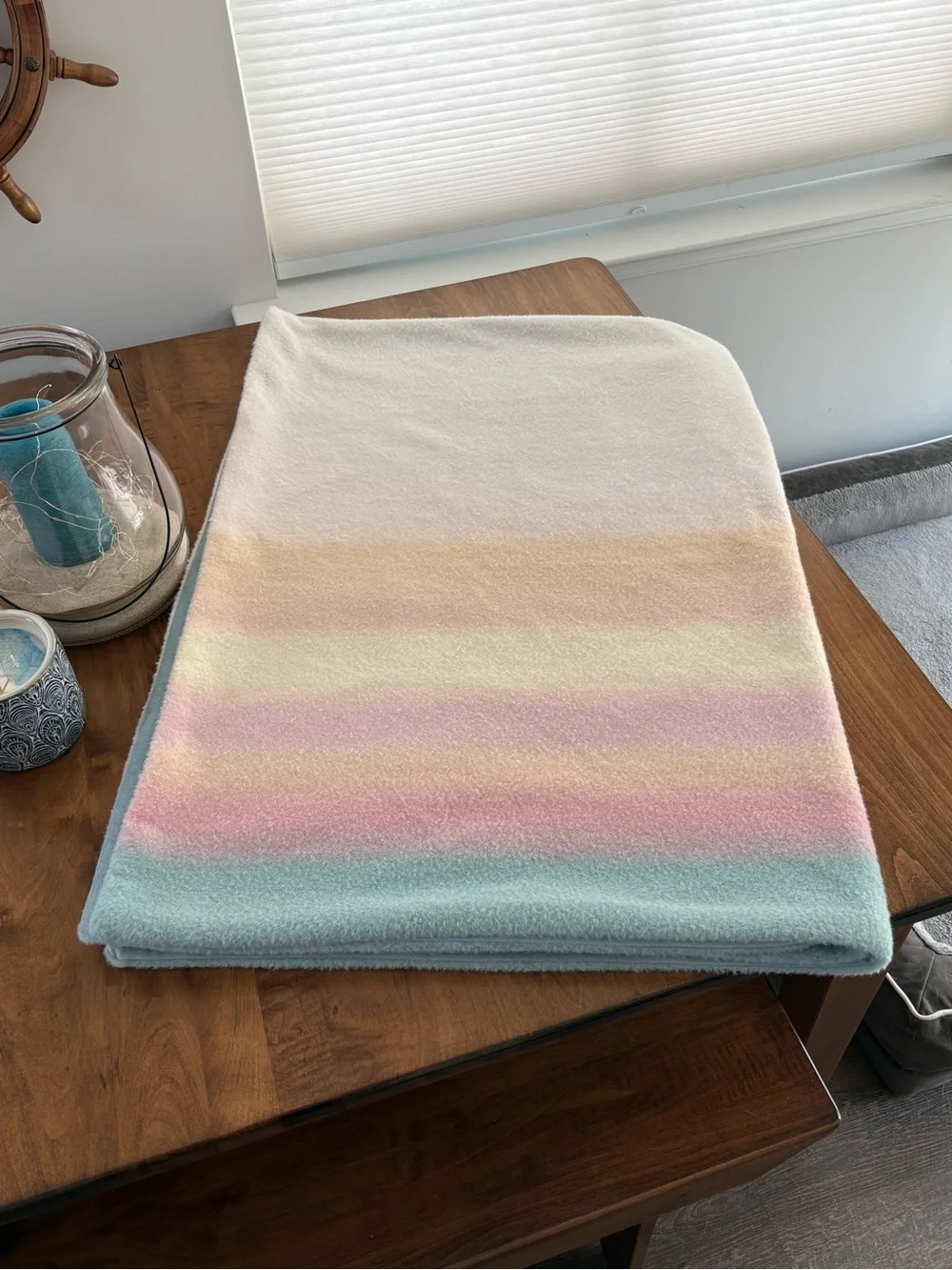 BEARPAW Steph Faux Cashmere throw blanket. Excellent/new condition